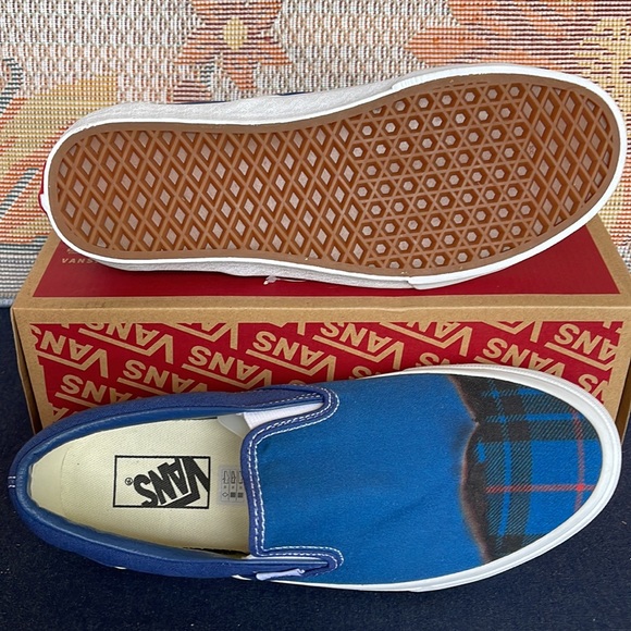 Vans WMNS Classic Slip-0n
Big Reveal Classics Navy/
VN000XG81P4
Sneakers - Picture 6 of 16